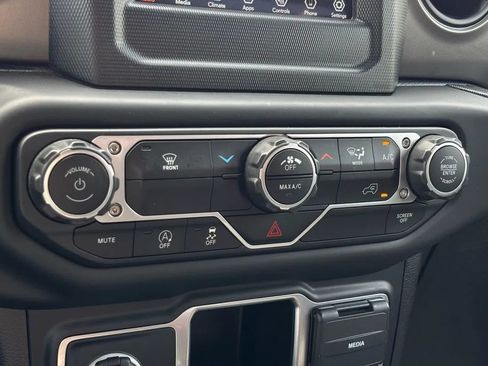 Used 2023 Jeep Wrangler Sport AWD/4WD image 32