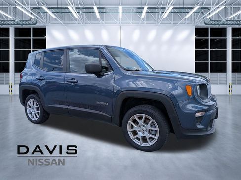 Used 2023 Jeep Renegade Latitude AWD/4WD image 1