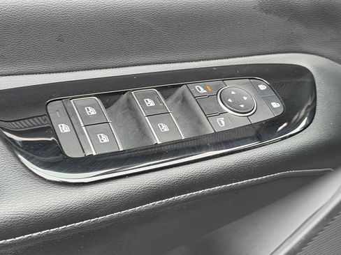 Certified 2025 Nissan Murano SV FWD image 16