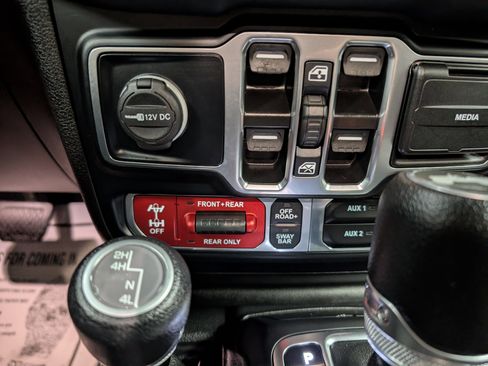 Used 2024 Jeep Wrangler Unlimited Rubicon image 12