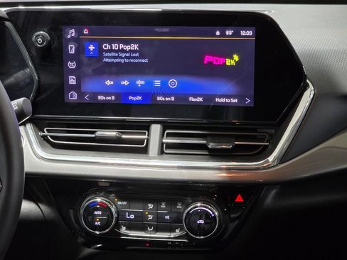 Used 2025 Chevrolet Trax ACTIV w/ Driver Confidence Package FWD image 18