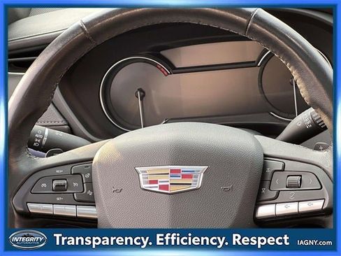 Used 2023 Cadillac XT4 Luxury w/ Cold Weather Package image 17