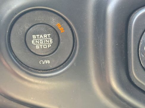 Used 2022 Jeep Wrangler Unlimited Sahara w/ Cold Weather Group AWD/4WD image 31