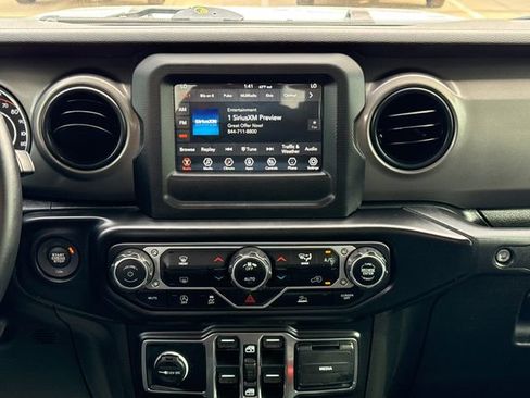 Certified 2021 Jeep Gladiator Willys image 10