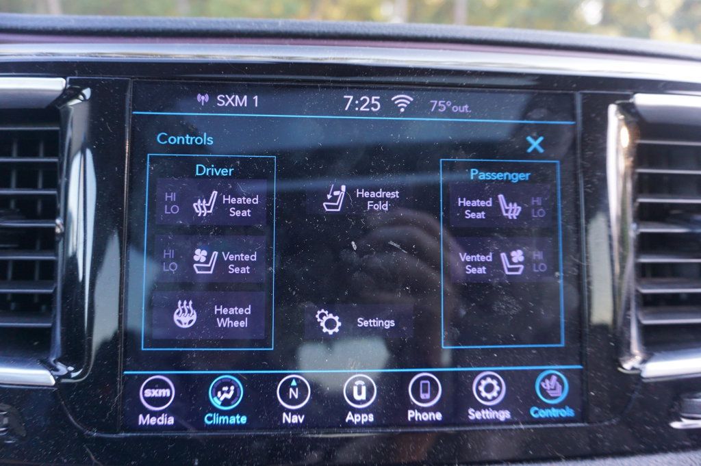 Used 2020 Chrysler Pacifica Limited FWD image 12