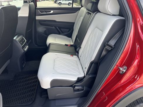 Used 2025 Volkswagen Atlas Cross Sport SEL Premium R-Line AWD/4WD image 24