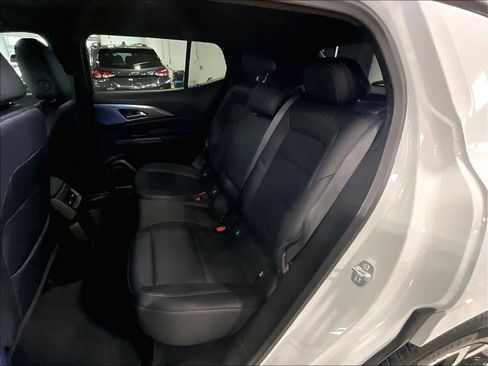 Used 2025 Chevrolet Equinox EV LT w/ Convenience Package image 15