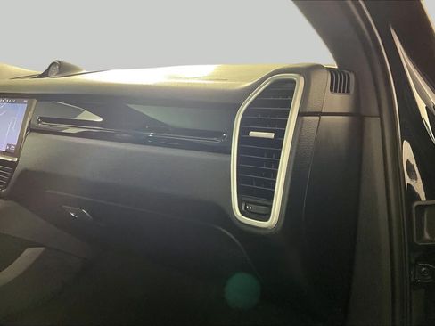 Used 2020 Porsche Cayenne AWD/4WD image 17