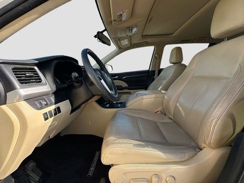Used 2016 Toyota Highlander Limited Platinum image 18