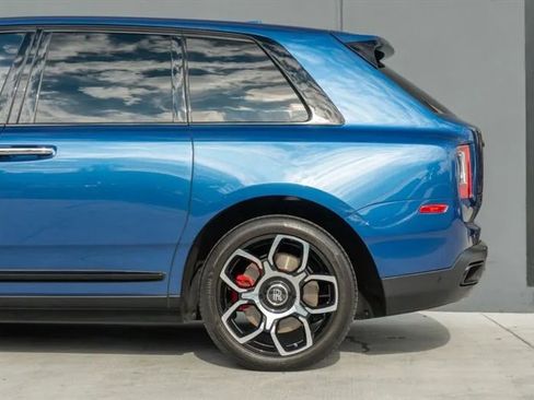 Used 2021 Rolls-Royce Cullinan Black Badge image 18