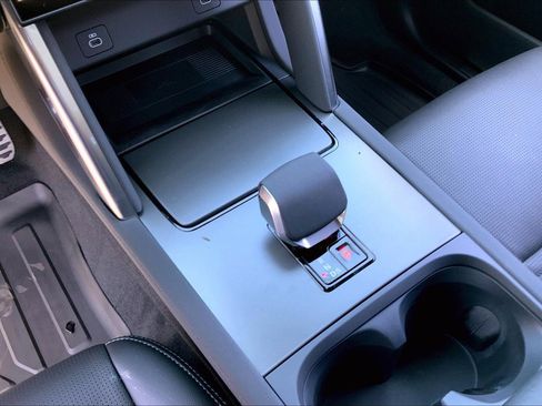 New 2025 Land Rover Discovery Sport Dynamic SE image 8