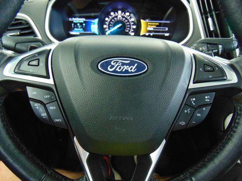 Used 2018 Ford Edge SEL w/ Equipment Group 201A AWD/4WD image 11