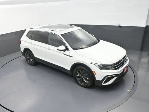 Used 2022 Volkswagen Tiguan SE w/ Panoramic Sunroof Package FWD image 23