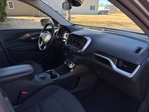 Used 2024 GMC Terrain SLE image 13