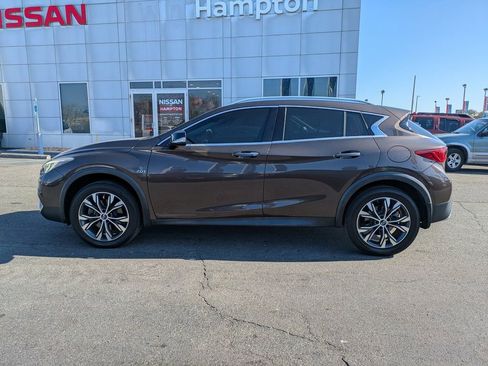 Used 2018 INFINITI QX30 Premium w/ Cargo Package image 7