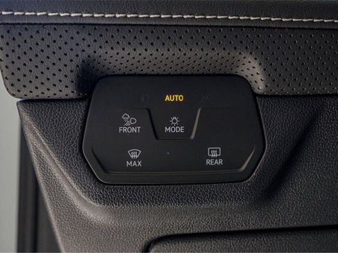 New 2026 Volkswagen Atlas SE image 14