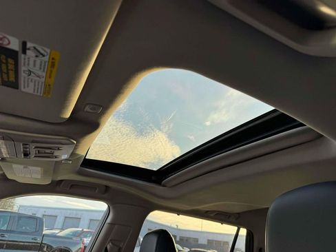 Used 2024 Toyota Highlander XLE image 19