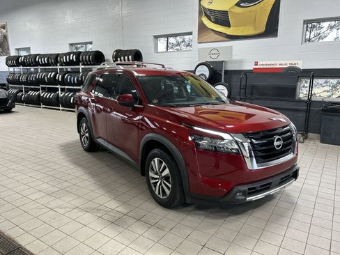 Certified 2023 Nissan Pathfinder SL image 12