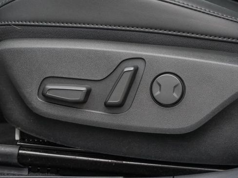 Certified 2025 Kia Niro EX FWD image 22