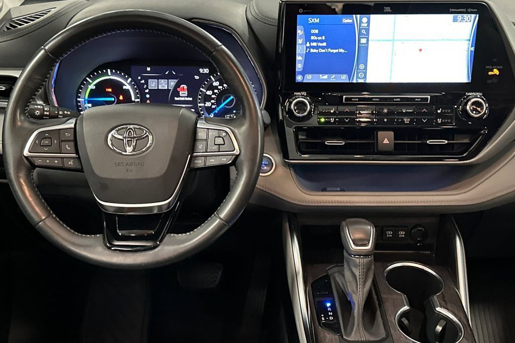 Used 2021 Toyota Highlander Platinum AWD/4WD image 16