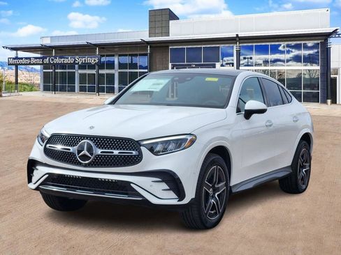 Used 2025 Mercedes-Benz GLC 300 4MATIC image 3