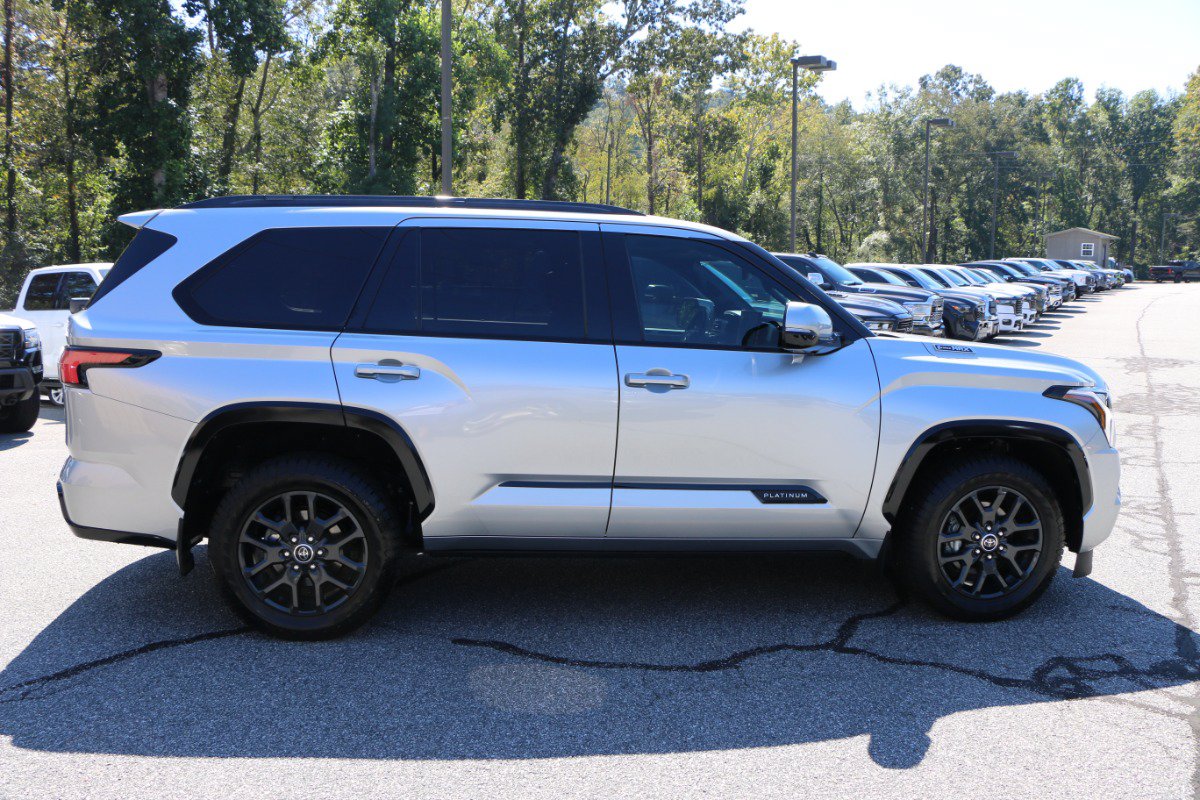Used 2023 Toyota Sequoia Platinum AWD/4WD image 9