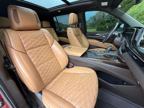 Used 2022 Cadillac Escalade ESV Sport w/ Touring Package AWD/4WD image 20