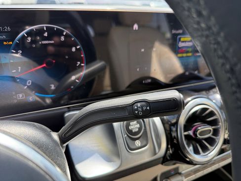Used 2023 Mercedes-Benz GLB 250 4MATIC w/ Premium Package image 21