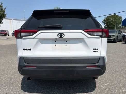 Used 2021 Toyota RAV4 XLE AWD/4WD image 6