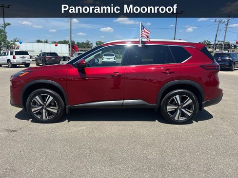 Used 2025 Nissan Rogue SL w/ Tech Package AWD/4WD image 2