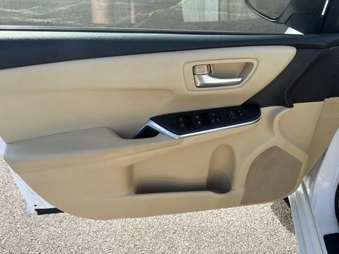 Used 2016 Toyota Camry LE FWD image 14
