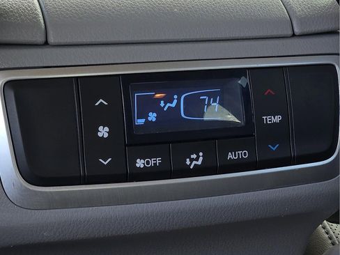 Used 2019 Toyota Highlander Limited image 11