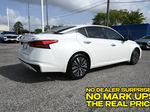 Used 2024 Nissan Altima 2.5 SV FWD image 2
