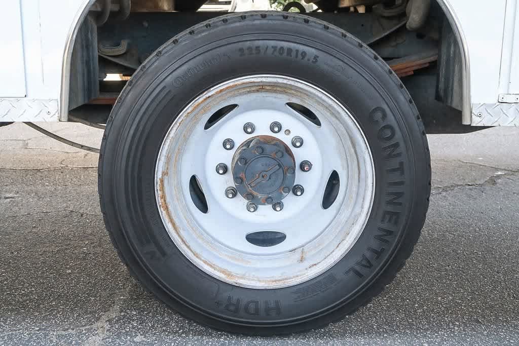 Used 2017 Ford F550 2WD Crew Cab Super Duty image 11