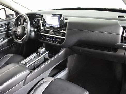 Certified 2024 Nissan Pathfinder SL image 38