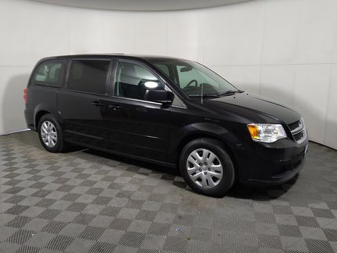 Used 2017 Dodge Grand Caravan SE FWD image 11