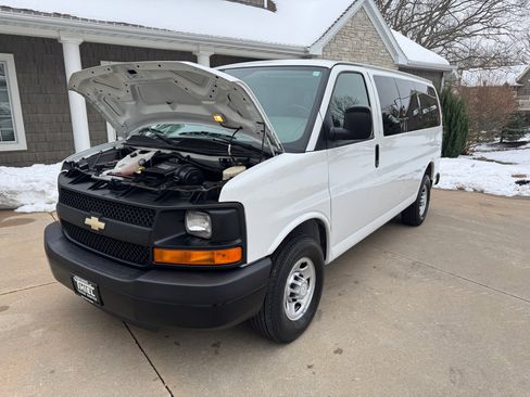 Used 2015 Chevrolet Express 2500 LS image 31
