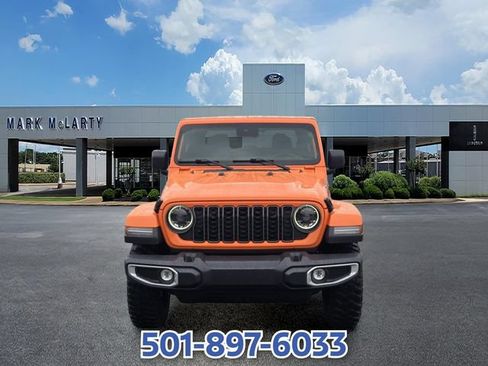 Used 2025 Jeep Gladiator Sport AWD/4WD image 8