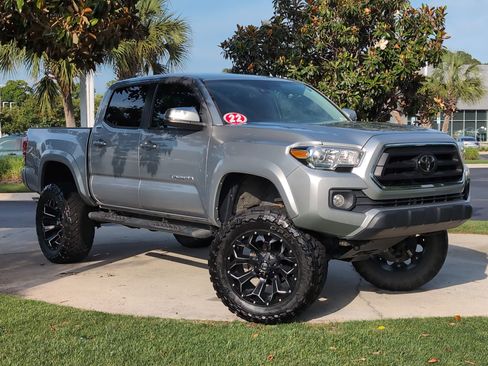 Used 2022 Toyota Tacoma SR5 w/ Technology Package AWD/4WD image 2