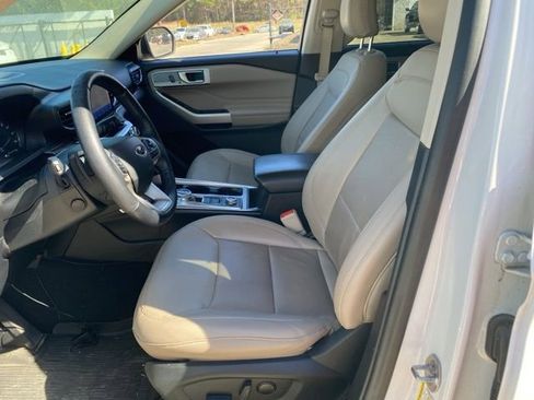 Used 2021 Ford Explorer Limited w/ Equipment Group 301A AWD/4WD image 29