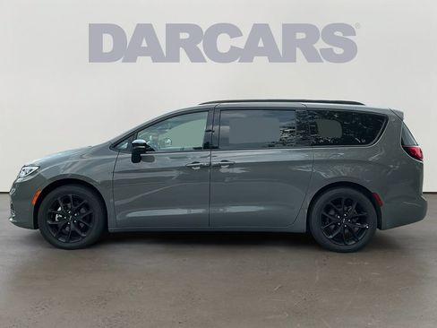 Used 2025 Chrysler Pacifica Limited FWD image 4