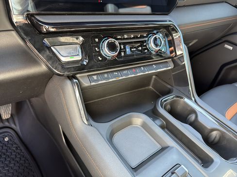 Used 2024 GMC Sierra 2500 AT4 w/ AT4 Premium Plus Package image 32