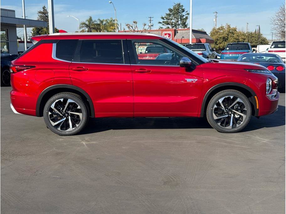 Used 2025 Mitsubishi Outlander 4WD Plug-In Hybrid image 5