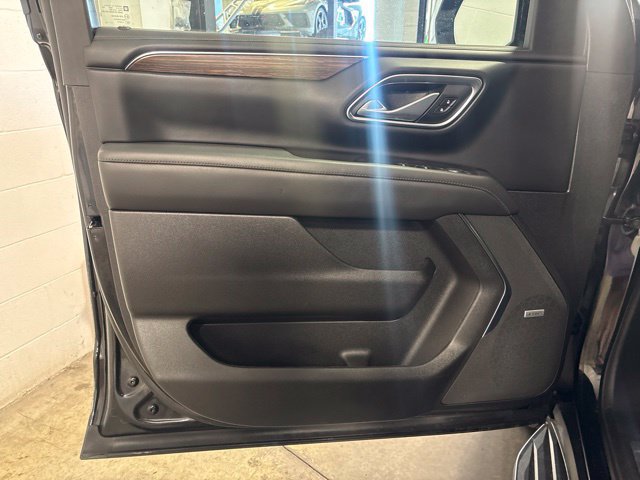 Used 2023 Chevrolet Suburban High Country w/ Advanced Technology Package AWD/4WD image 10