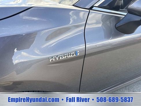 Used 2020 Toyota Camry XLE w/ Sunroof Package FWD image 11