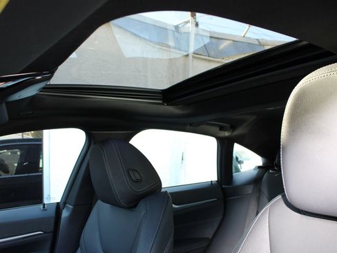 Used 2023 BMW i4 eDrive40 RWD image 9