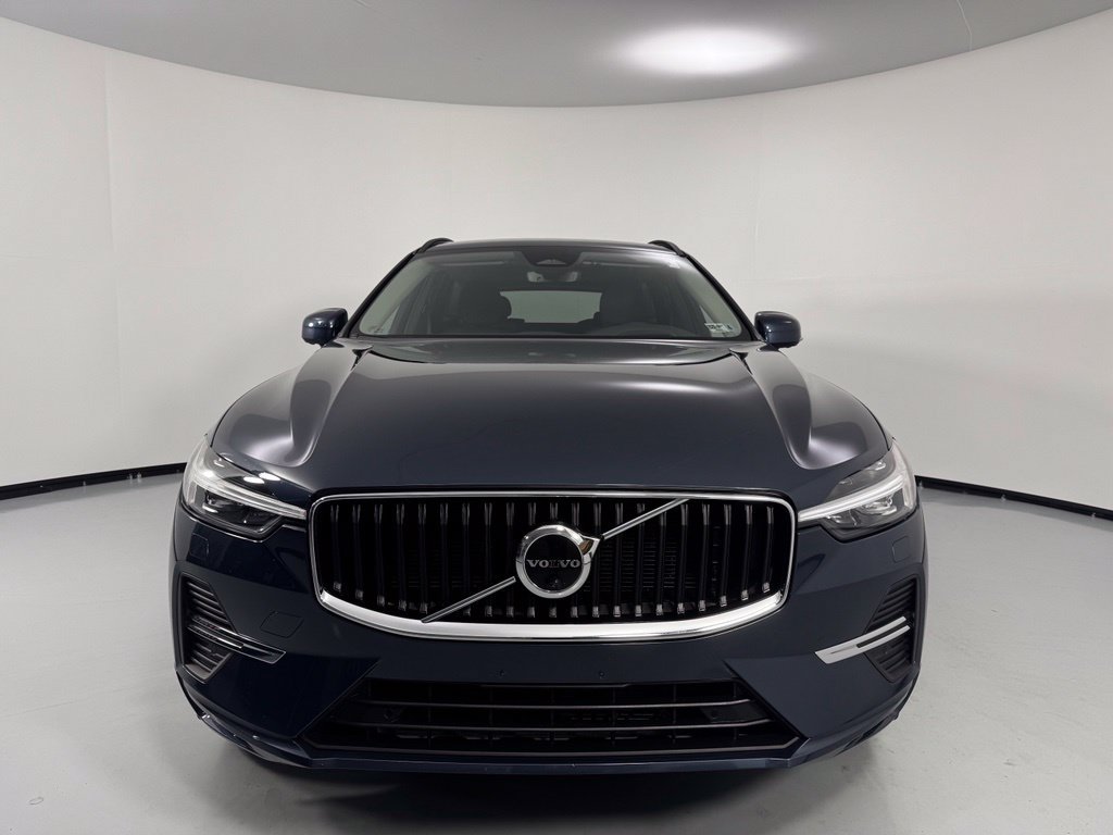 Used 2022 Volvo XC60 B5 Momentum w/ Advanced Package AWD/4WD image 2