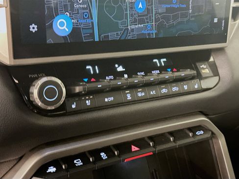 Used 2025 Toyota Tundra Limited image 24