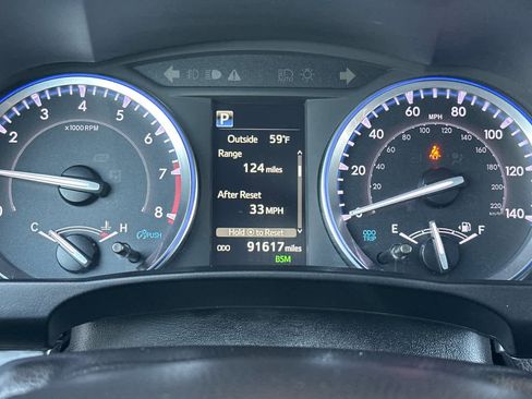 Used 2019 Toyota Highlander XLE image 26