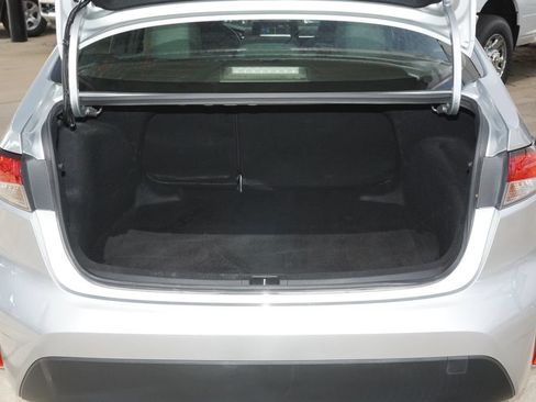 Used 2022 Toyota Corolla LE FWD image 28